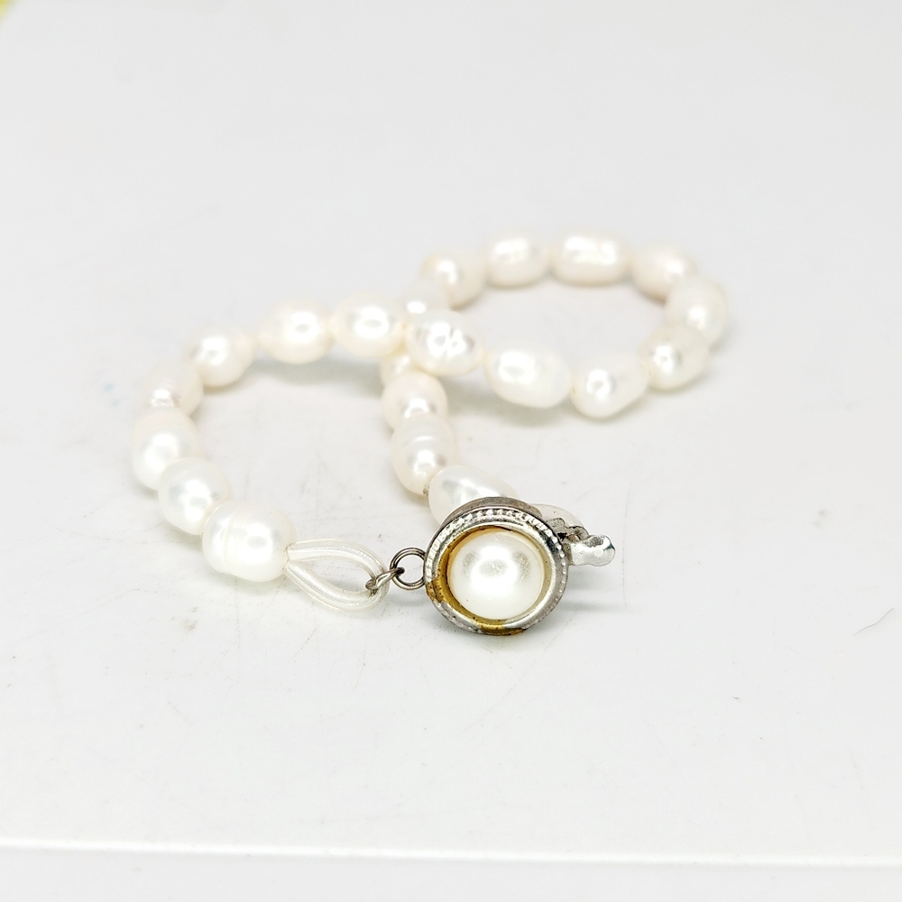Vintage Freshwater Pearl Bracelet Single Strand Dainty Silver Tone Box Clasp 8"